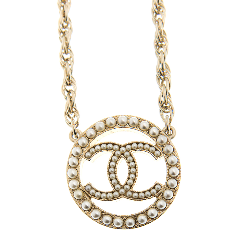 Chanel hot sale circle necklace